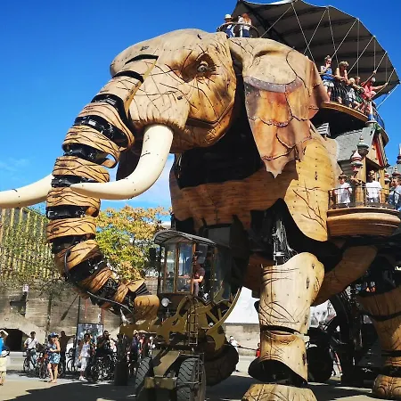 Maison Avec Fauteuil Suspendu Et Lit De Jour Pres De La En Vendee 別荘 *