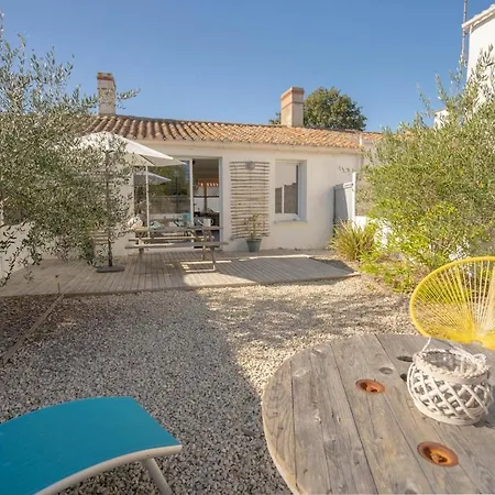 Maison Avec Fauteuil Suspendu Et Lit De Jour Pres De La En Vendee 別荘 *