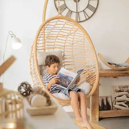 別荘 Maison Avec Fauteuil Suspendu Et Lit De Jour Pres De La En Vendee ブワン