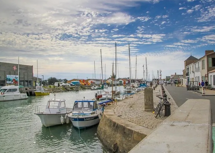 Maison Avec Fauteuil Suspendu Et Lit De Jour Pres De La En Vendee *