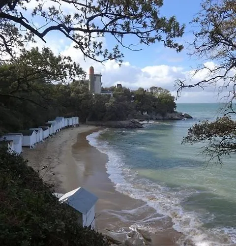 Maison Avec Fauteuil Suspendu Et Lit De Jour Pres De La En Vendee Дом отдыха *