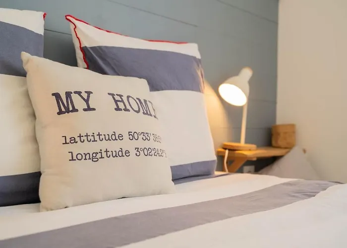 Maison Avec Fauteuil Suspendu Et Lit De Jour Pres De La En Vendee *