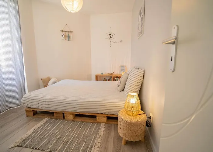 Maison Avec Fauteuil Suspendu Et Lit De Jour Pres De La En Vendee Дом отдыха